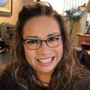 Meet your Posher, Noemi